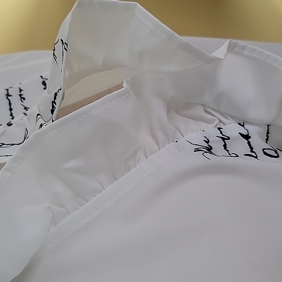 NWOT Ruffle trim blouse - Picture 3 of 5